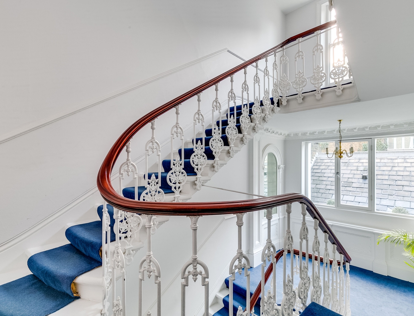 Independent freeholder staircase design - tlc Estate Agents